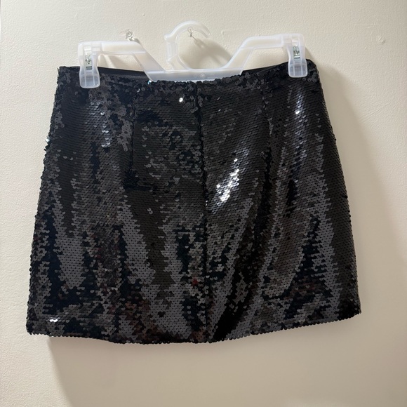 Black Sequin Mini Skirt - Picture 5 of 7